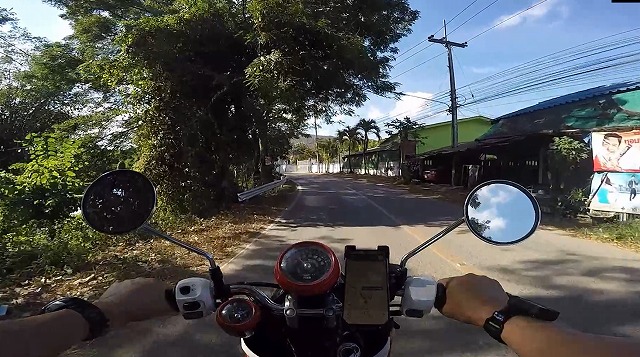 チェンマイ郊外の田舎道